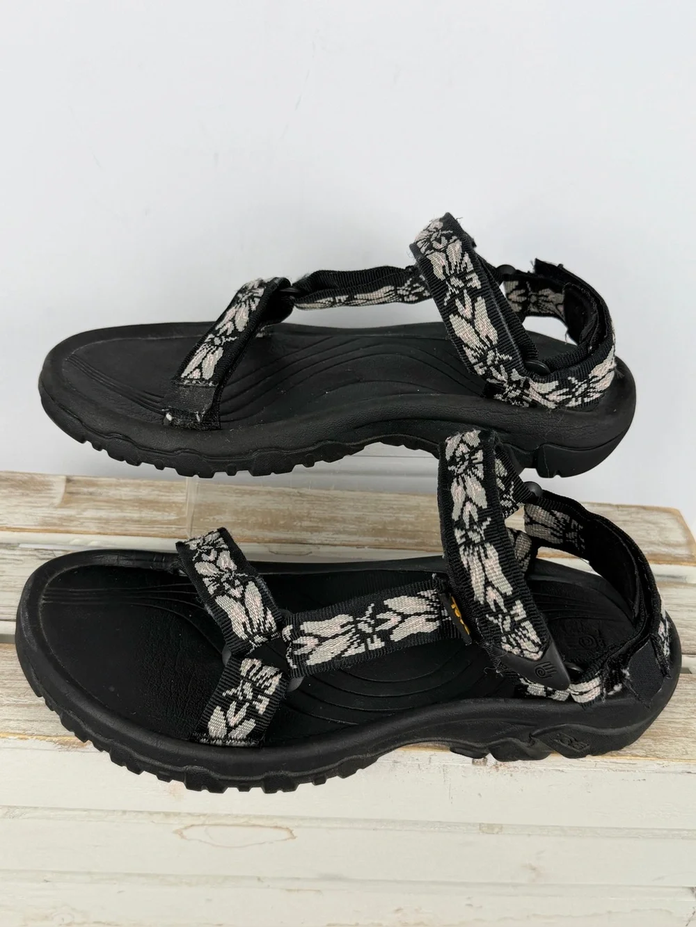 Teva women hurricane